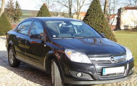 Opel Astra 4dv. – 1,8 Ecotec - Cena: od 503 900 Kč, Max. rychlost: 210 km/h, Spotřeba: 7,5 l/100km, Zavazadlový prostor: 490 l