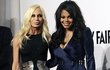 Donatella Versace a Janet Jackson.