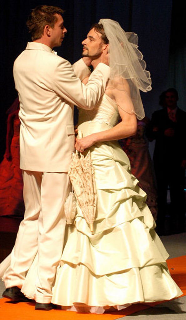 Otto Kallus jako nevěsta a Martin Kavan jako ženich.