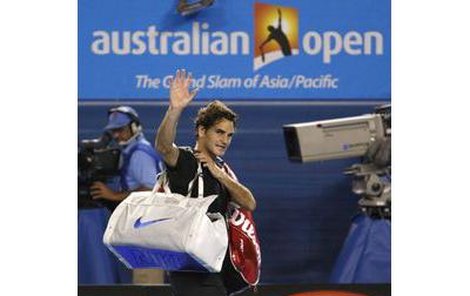 Padlý král opouští scénu. Roger Federer na Australian Open prohrál naposledy v roce 2005 s Maratem Saﬁnem. Taky v semiﬁnále…