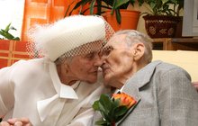 Ludmila (91) a Otík (99): Nejstarší novomanželé Česka! Letos slaví 1. výročí svatby!