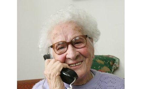 Paní Vlasta vyřídí denně desítky telefonů.
