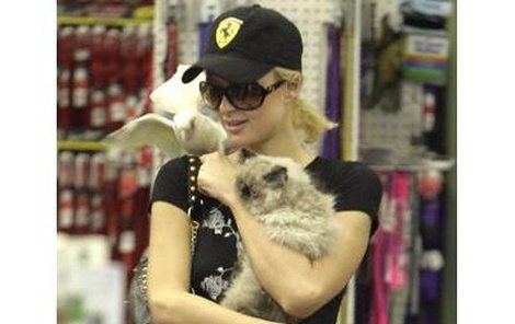 Paris Hilton miluje zvířátka. Svůj k svému...