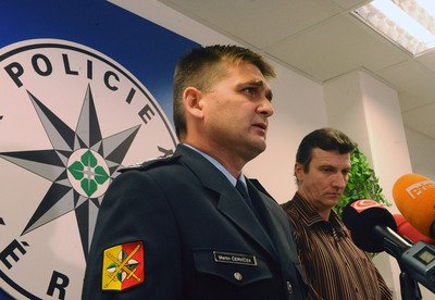 Pátrání po Aničce je absolutní prioritou, řekli včera ředitel pražské policie Martin Červíček (vlevo) a šéf vyšetřovacího týmu Josef Mareš.