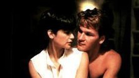 Patrick Swayze s Demi Moore ve filmu Duch