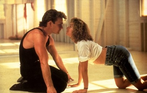 Patrick Swayze v jedné ze svých nejslavnějších rolí - ﬁlmu Hříšný tanec.