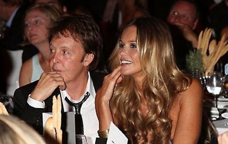 Paul McCartney teď zbožňuje krásnou Elle.