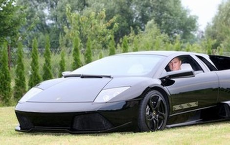 Pavel Kubina a jeho černé Lamborghini Murciélago LP640 Versace edition.