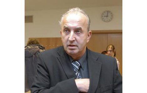 Pavel Valoušek u soudu.