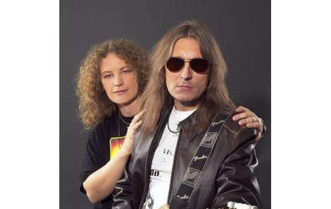 Pavla Kapitánová zahynula se svou přítelkyní při tragické nehodě na dálnici D8 v neděli v noci. Aleš Brichta byl její kamarád a producent debutového alba.