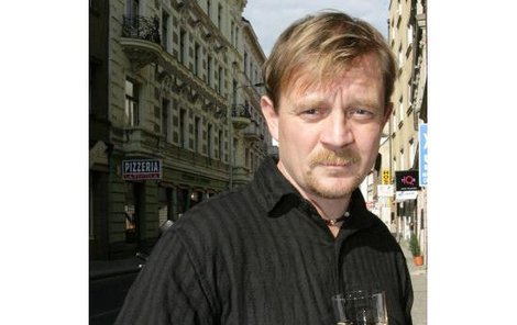 Petr Čtvrtníček se svým pořadem Mediální Hujer si získává stále více posluchačů.