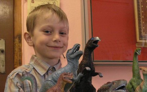 Petr Špringer dokáže v pěti letech rozeznat 69 druhů dinosaurů. Díky tomu bude v České knize rekordů.
