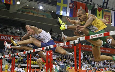 Petr Svoboda nad překážkami ﬁ nále neuspěl.