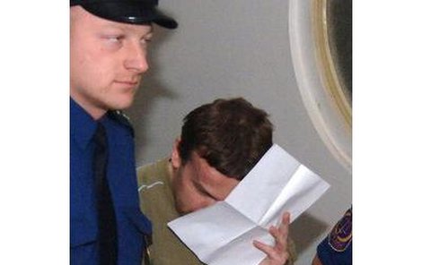 Petr Zelenka u soudu loni 19. prosince, kdy žádal o propuštění z vazby. Den nato mu soud nevyhověl. 