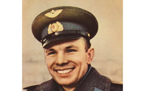 Podle všeho byl Gagarin vždy usměvavý, příjemný člověk, jehož skromnost a povaha zřejmě stály i za tím, že byl nakonec pro první let člověka do vesmíru vybrán. Samozřejmě spolu s dělnickým původem.