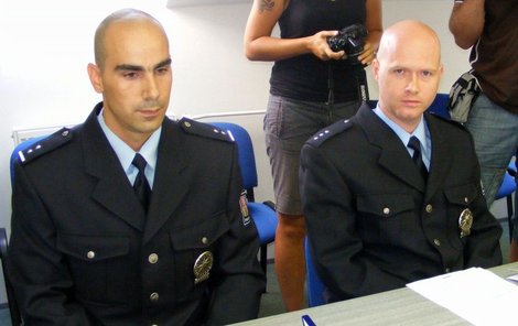 Policisté-zachránci – vlevo Petr Janda, vpravo Vít Černý.