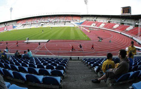 Poloprázdný stadion, ostudná kulisa ﬁnále Poháru ČMFS.