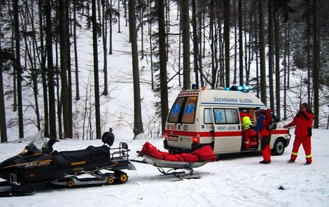 Pomoc horské služby byla už zbytečná. Žena v lese umrzla.