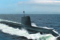 Atomová ponorka se u Íránu srazila s lodí