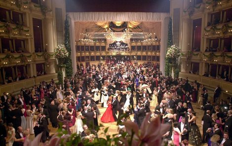 Praha, Vídeň, Bratislava... ve všech evropských městech jsou plesy v operách nejsledovanější společenskou událostí.