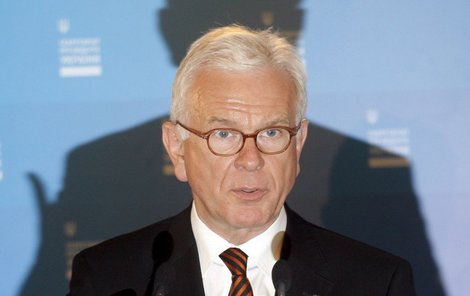 Předsedou Evropského parlamentu je Hans-Gert Pöttering (63)