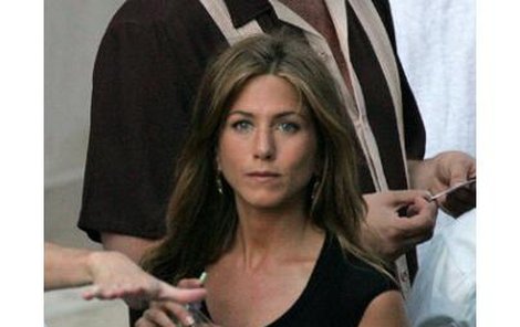 Překvapená Jennifer Aniston. Dozvěděla se, že ji okrádá její »přítelkyně«.