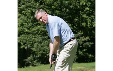 Premiér Mirek Topolánek se rád ukazuje na sportovních akcích. Golf patří mezi jeho oblíbené aktivity.