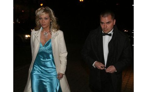 Premiérův poradce Dalík se s milenkou Veronikou Holečkovou poprvé ukázal na sobotním plese ODS na pražském Žofíně.