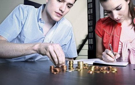 Při placení za eletřinu v příštím roce si budou muset lidé sáhnout hlouběji do kapsy. Při placení za eletřinu v příštím roce si budou muset lidé sáhnout hlouběji do kapsy.