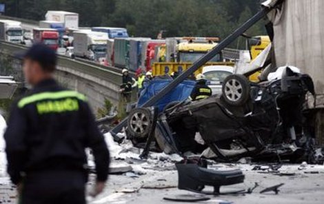 Při tragické nehodě na D1 se srazilo celkem osm aut. 
