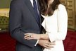 Princ William a Kate Middleton na zásnubních fotografiích.