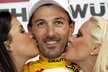 Přízně krásek si na letošní TdF jako první užíval Švýcar Fabian Cancellara (na snímku). O žlutý trikot, a tedy i právo na pusinky, jej však připravil Ital Nocentini.