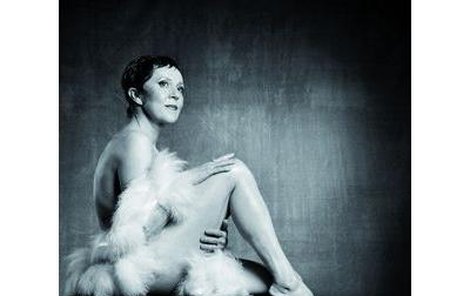 Pro Lenku Termerovou, která nedávno bojovala s rakovinou prsu, znamenalo focení »nahou« premiéru. 