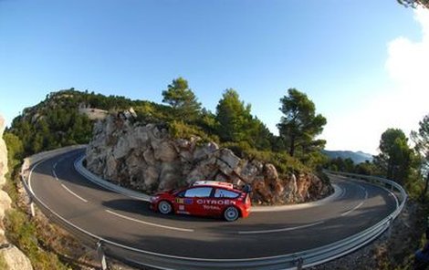 Pro Loeba byla radost kroužit volantem na katalánských silnicích…