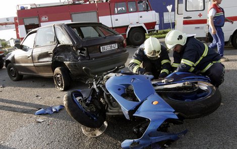 Pro motorkáře byl tento víkend tragický. Dva  při nehodách zemřeli.