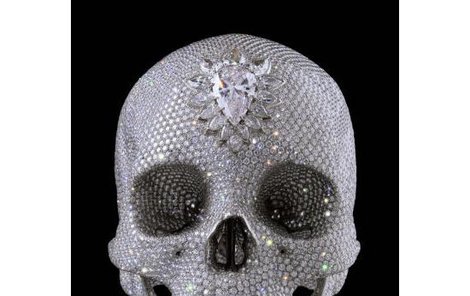 Pro vytvoření diamantové lebky sloužila jako vzor lebka muže z 18. století.