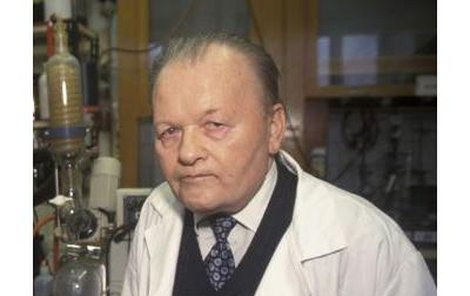 Profesor Antonín Holý z Ústavu organické chemie a biochemie Akademie věd ČR je tvůrcem prozatím nejúčinnějšího léku proti nemoci AIDS.