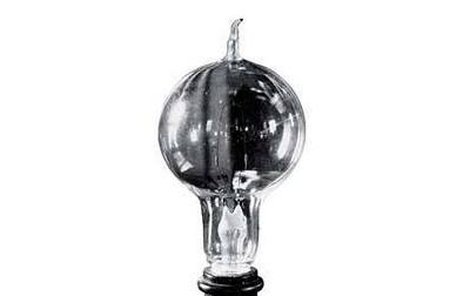 První Edisonova žárovka