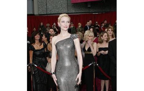 Půvabná Cate Blanchett, nominovaná za hlavní roli královny Alžběty I.