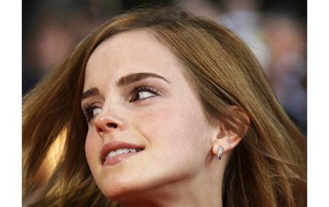 Půvabná tvář a krásná šíje. Emma Watson je opravdu kouzelná.