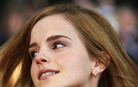 Půvabná tvář a krásná šíje. Emma Watson je opravdu kouzelná.