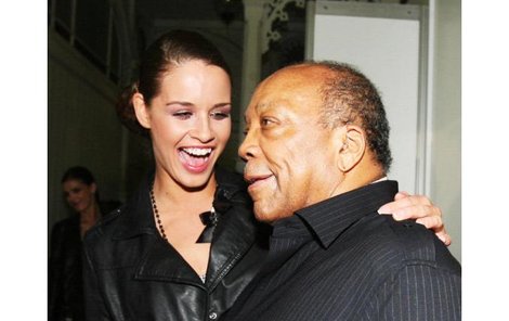 Quincy Jones se nemohl odlepit od missky Zuzany Jandové.