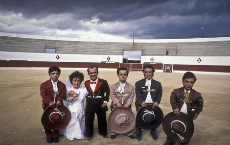 Řada trpaslíků v býčí aréně – i takhle může vypadat svatba!