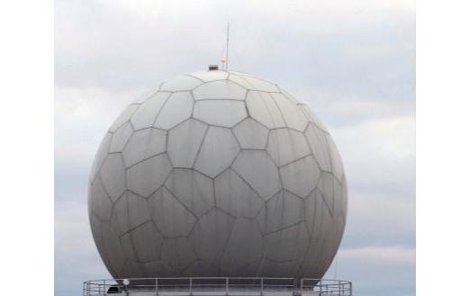 Radar NATO v Nepolisích na Královéhradecku. Takto podobně by mohl vypadat plánovaný radar protiraketové obrany.