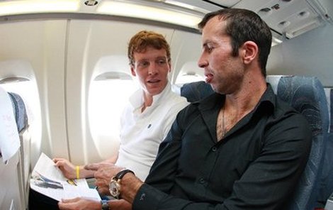 Radek Štěpánek seděl v letadle vedle Tomáše Berdycha, po nějaké řevnivosti ani stopa.