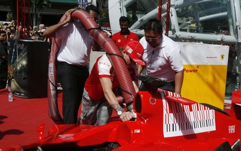 Räikkönen se práce nebojí, uživil by se možná i jako mechanik.