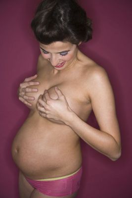 Rakovina prsu se nevyhýbá ani velmi mladým ženám, těhotným nebo kojícím maminkám!