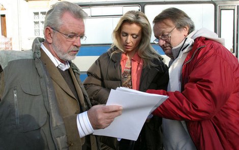 Režisér Jiří Adamec zahájil natáčení třetí série Pojišťovna štěstí, kterého se zúčastnili také představitelé hlavních rolí – Jaromír Hanzlík a Kateřina Brožová.