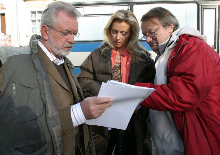 Režisér Jiří Adamec zahájil natáčení třetí série Pojišťovna štěstí, kterého se zúčastnili také představitelé hlavních rolí – Jaromír Hanzlík a Kateřina Brožová.