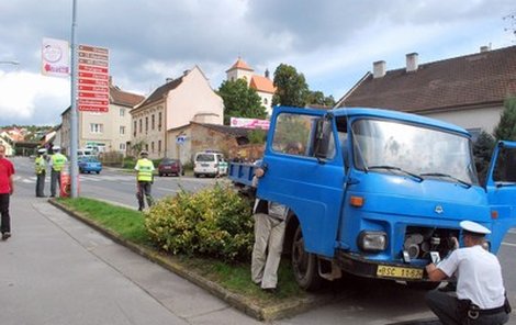 Řidič neubrzdil aviia vjel přímo do dětí.